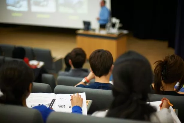 最新!40所英国大学圣诞假期时长盘点:最长45天,最短仅19天! 最新!40所英国大学圣诞假期时长盘点:最长45天,最短仅19天!
