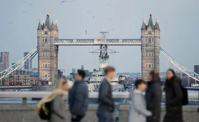 英国出台指导意见 支持学校全面禁止手机 英国出台指导意见 支持学校全面禁止手机