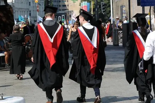 威尔士学生大学申请骤降