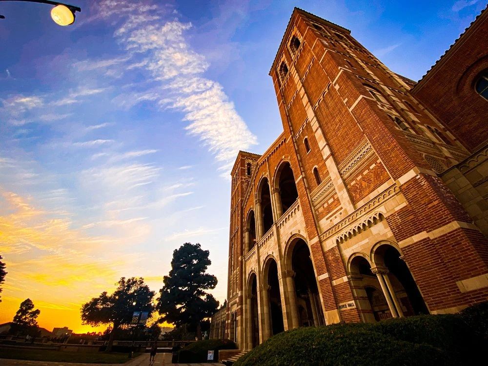 上亿份评论评选出的2025美国大学排名!普林斯顿暴跌至20开外,JHU成最大黑马! 上亿份评论评选出的2025美国大学排名!普林斯顿暴跌至20开外,JHU成最大黑马!